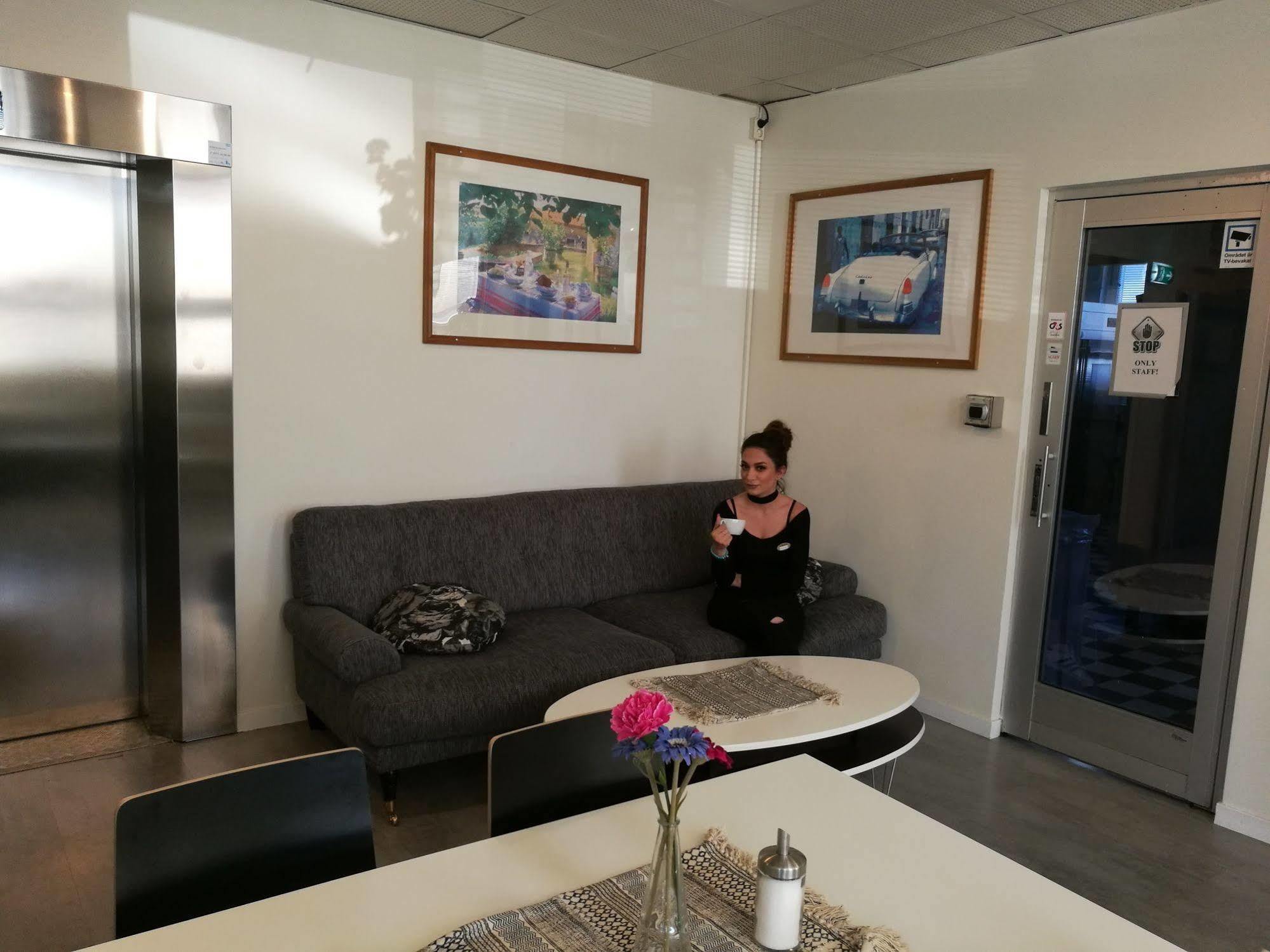 Metro Hotel Stockholm Bagian luar foto