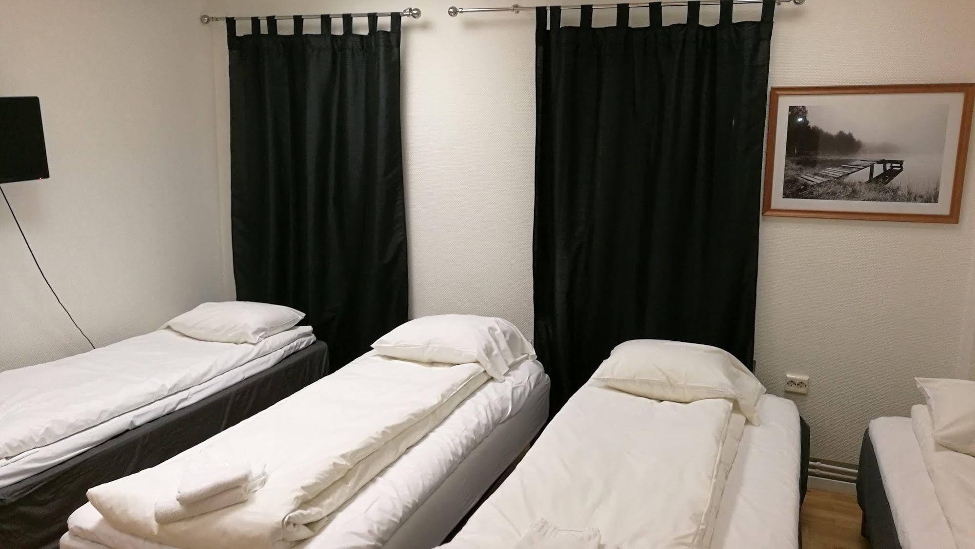 Metro Hotel Stockholm Bagian luar foto