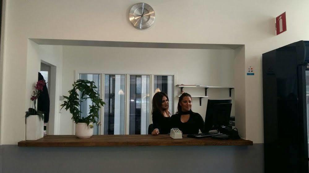 Metro Hotel Stockholm Bagian luar foto